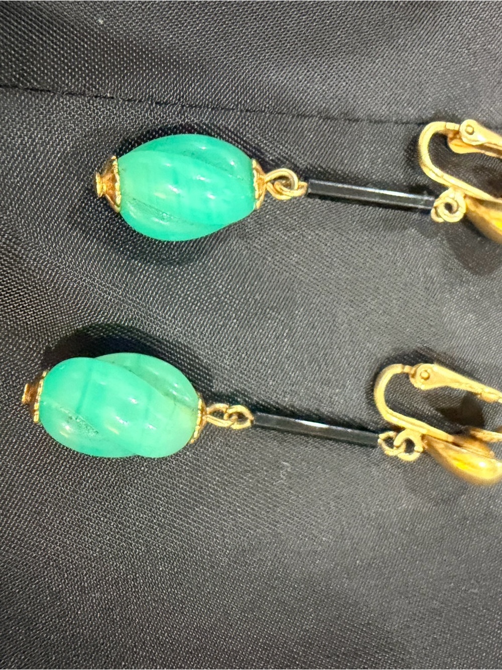 Vintage Green Bead Drop Clip-On Earrings - Unbranded - Picture 2 of 8